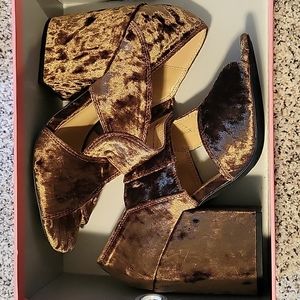 Cabi olive/brown velvet heels! Size 7